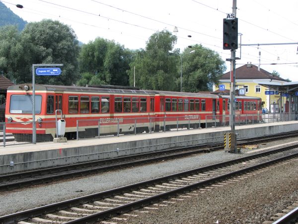at-zillertalbahn-vt1-3-jenbach-300318-bengthalme-full.jpg