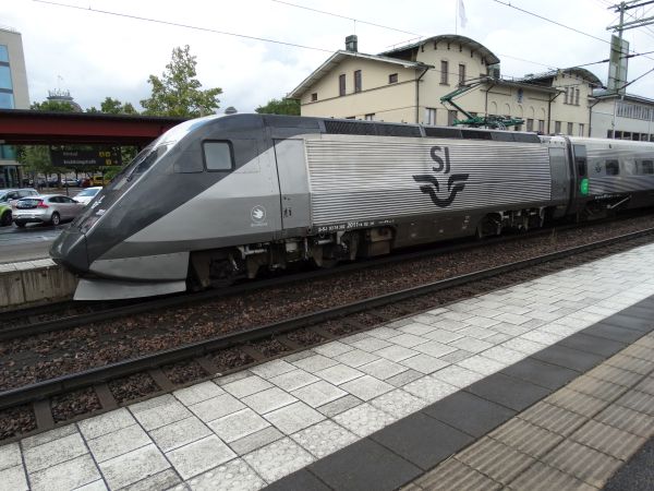 se-sj-x2_locomotive-skoevde-060723-full.jpg